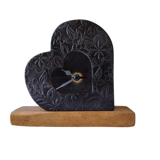 Orologio cuore in pietra lavica